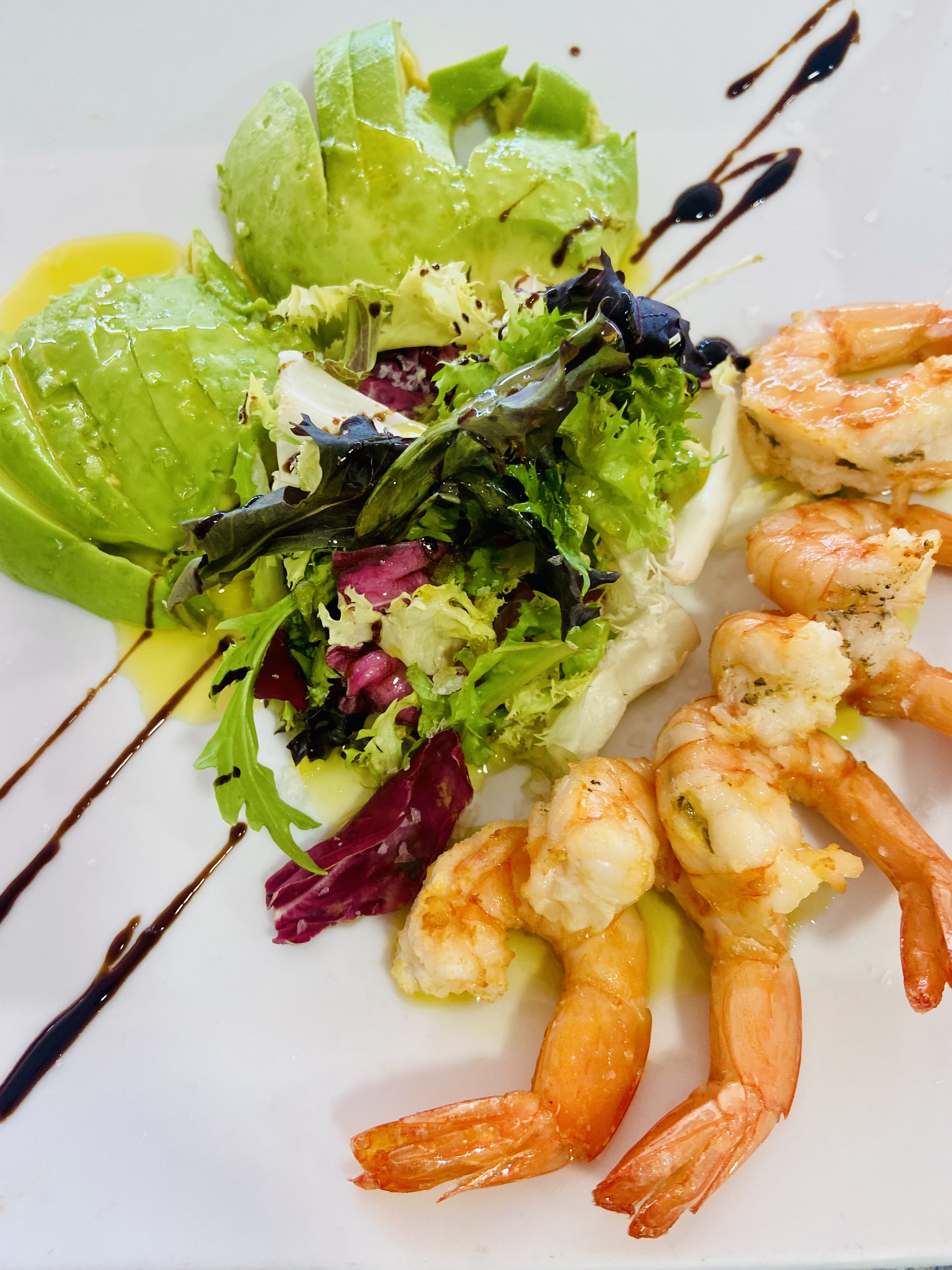 AGUACATES CON GAMBAS