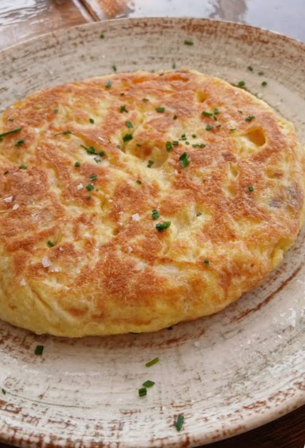 TORTILLA ESPAÑOLA CON AGUACATE