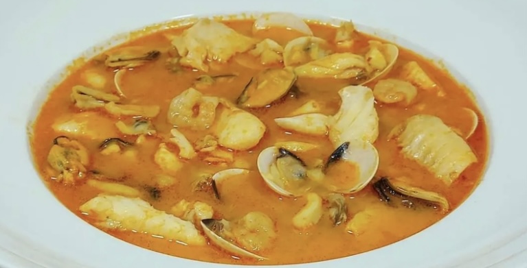 SOPA DE PESCADO Y MARISCO