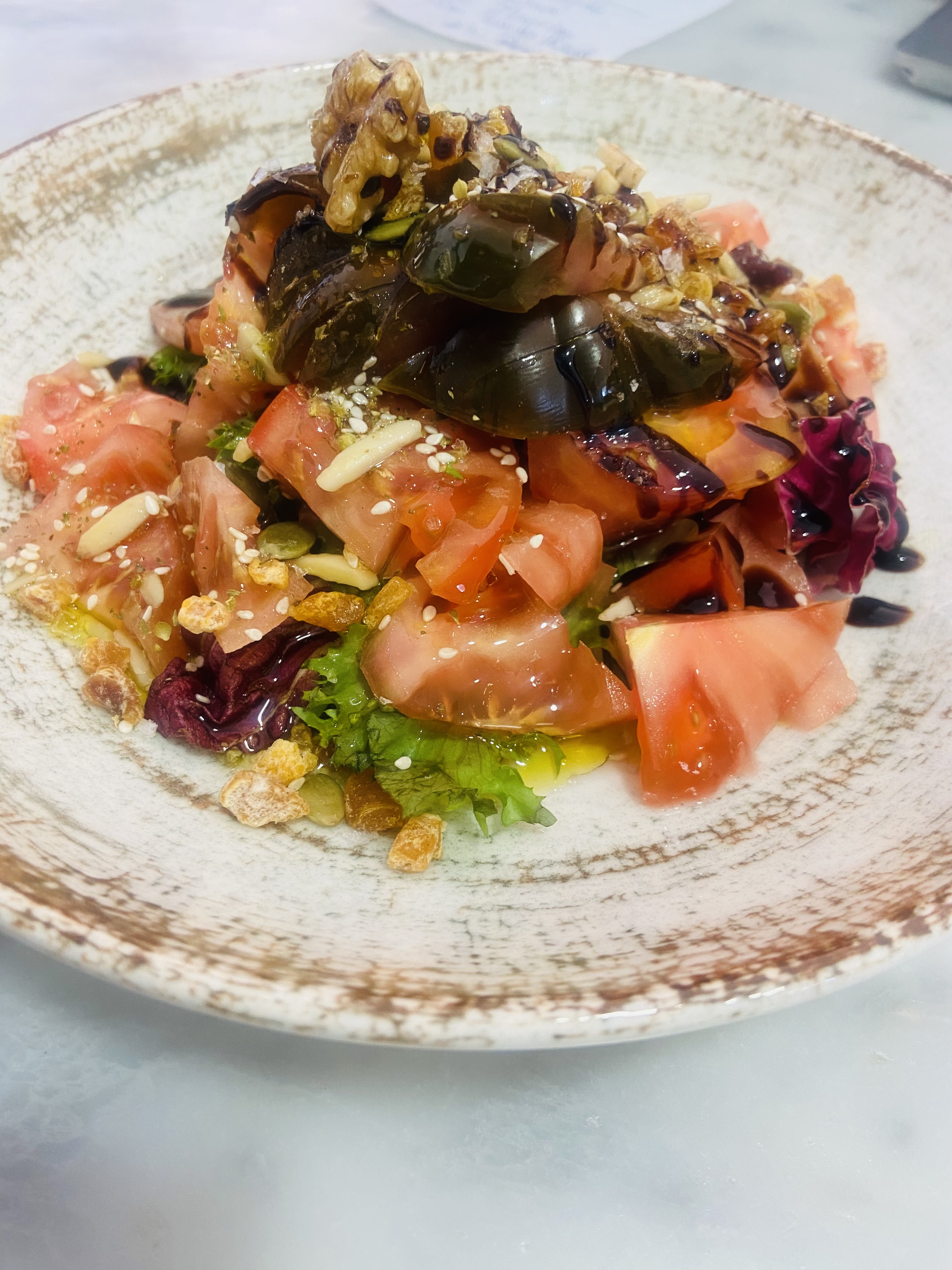 ENSALADA DE TOMATES ALIÑADOS